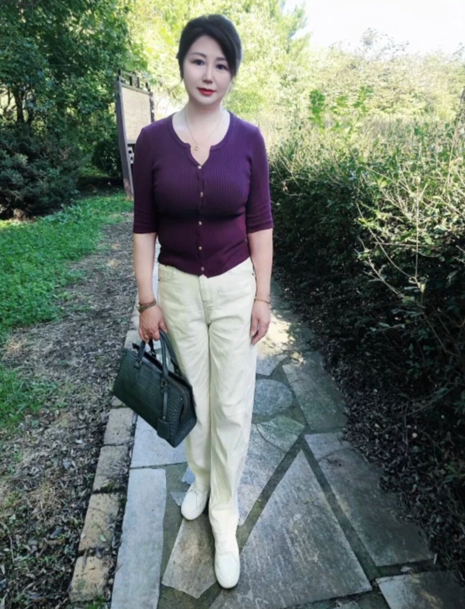 gzmilf's tweet photo. 赤岗，东北閪，保养得唔错，白白嫩嫩有前有后，个女大学城读紧书，平时大多数时间一个人住，一般都系直接上距屋企，为人热情直爽，难度中等，都系果句，呢个社会真系好公平，傻蠢穷矮丑肥全部死开，虽然无人系完美，多少都有缺陷，但你无其他长处填补，只能等待灭绝，一切美好嘅事物同你无缘 https://t.co/X7I95mQZem