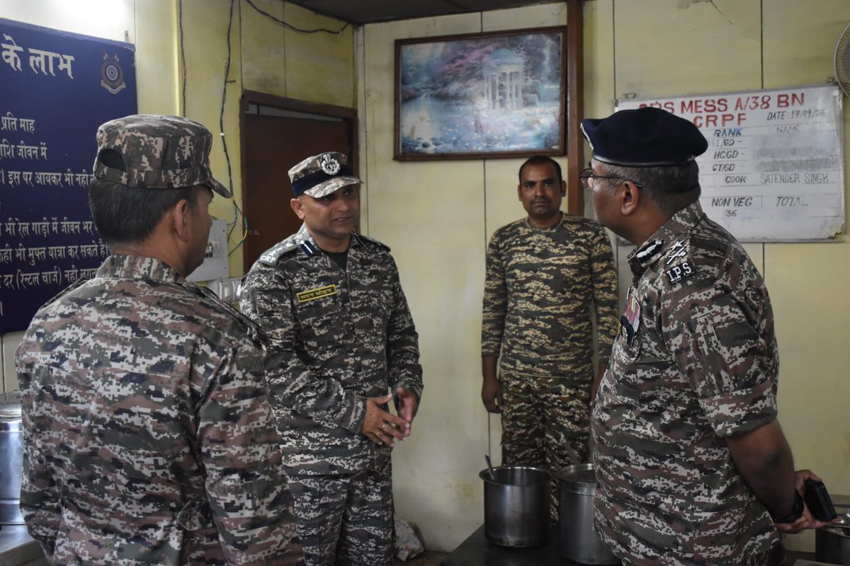 jammusector's tweet image. On 03/05/2026, Shri Amol V. Homkar, IPS, IG Jammu Sector CRPF, visited TAC HQ 246 Bn Mendhar and Dett/38 Bn, Poonch (J&amp;amp;K) for a security review &amp;amp; inspection. He inspected key facilities including Kote, Mess, and Jawan Barracks.
#CRPF #NationFirst