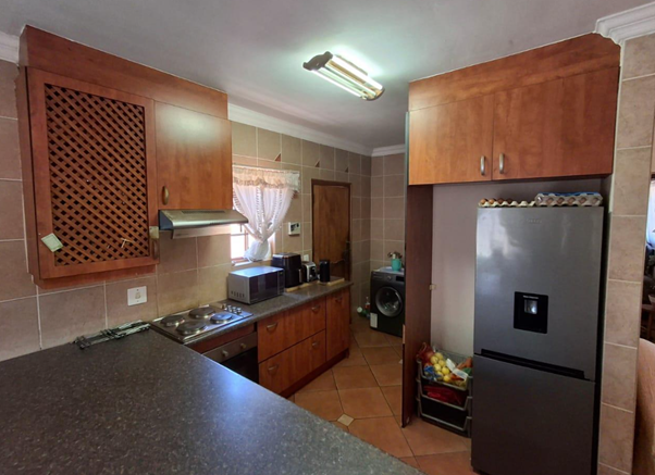 Thato_THT's tweet photo. 4-Bedroom Family Home in Secure Estate in Heatherview Pretoria Asking Price: R 1 495 000 https://t.co/LaIsVw93Gz