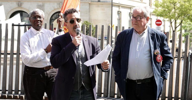 force_ouvriere's tweet photo. Pas touche à notre 1er mai, il appartient aux travailleurs !

En ce #1erMai, journée internationale de #revendications des travailleurs, les militants FO ont réaffirmé leur déterminat° à lutter pour la #paix et la #justicesociale.
>>https://t.co/zneOCgdxsw https://t.co/7Wx2MuOOg1