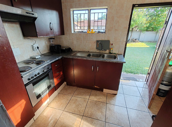 Thato_THT's tweet photo. Spacious 3-Bedroom Family Home with Open-Plan Living &amp; Large Yard in Theresapark, Pretoria Asking Price R 1 300 000 https://t.co/hXJxOQJlll