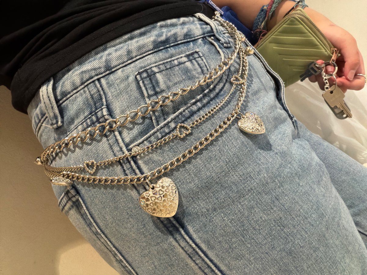 thloveofthgame's tweet image. do you guys like my waist chain :P
also having a semi bad day would appreciate if you guys could tell me something silly and about your own day to cheer me up 🥹