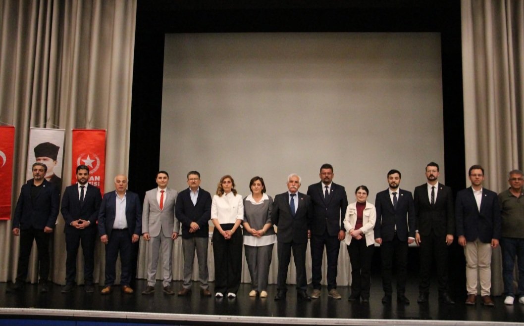 Vatan_Partisi's tweet photo. Genel Sekreterimiz Özgür Bursalı'nın katılımıyla "Örgütlü Vatan Partisi, Güçlü Türk Toplumu" sloganıyla toplanan Vatan Partisi Almanya Kurultayı başarıyla tamamladı.

Yeni yönetimimize ve Almanya örgütümüze başarılar dileriz. https://t.co/Mjb2sDOxLk