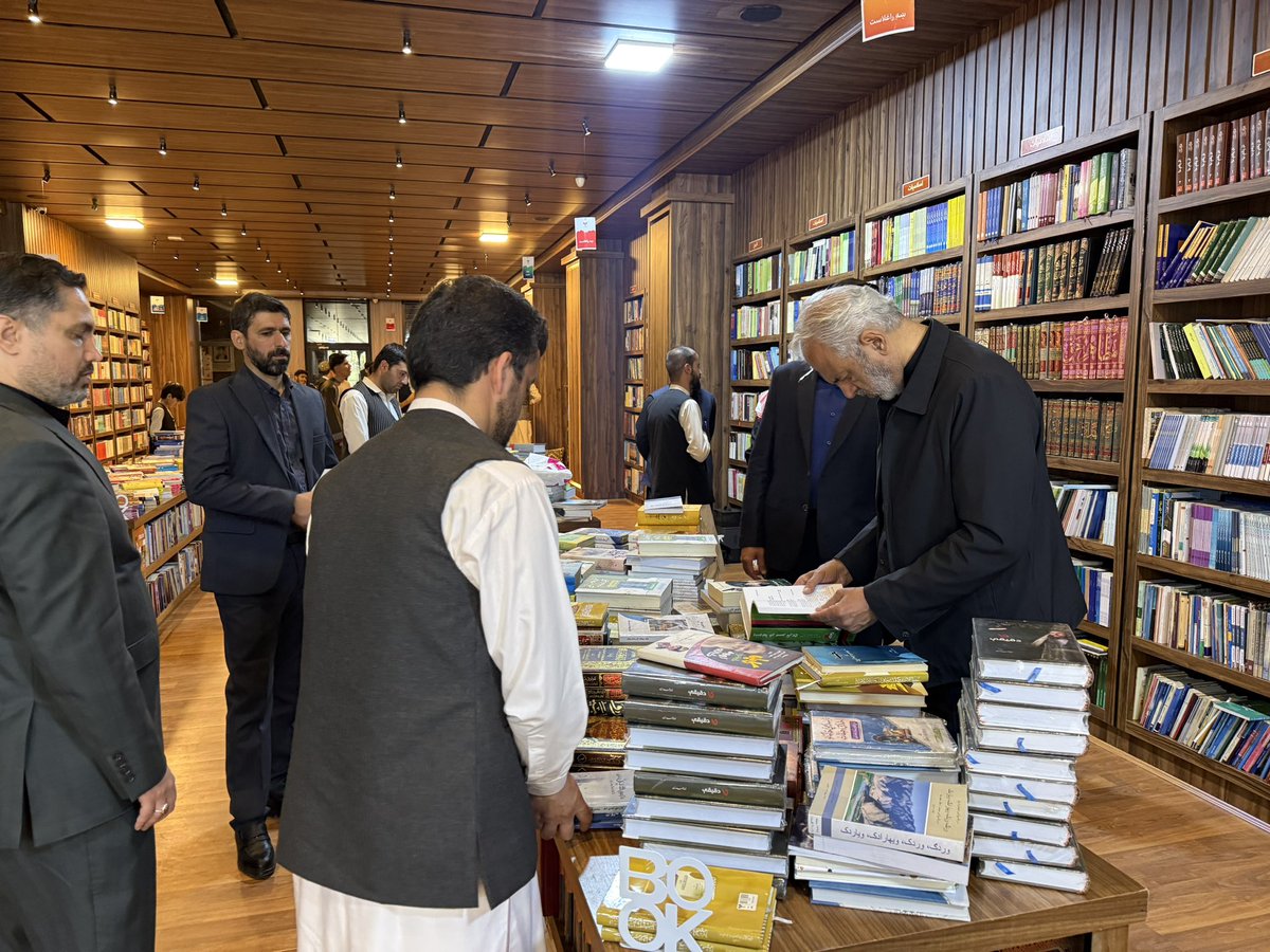 Aksos Book Store tweet media