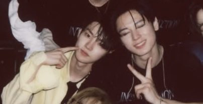 juyQmi's tweet photo. changmin leaning his head on juyeon's shoulder and juyeon leaning his head on changmin's head like WHAT'S UP JUKYU!!!!!!!!!!!!!! https://t.co/MCR5pmXmJF