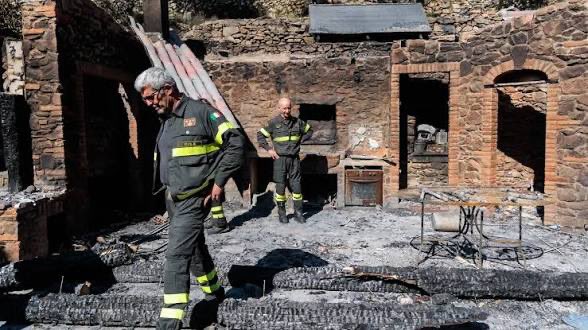 DarioNardella's tweet photo. Oggi è la Giornata internazionale dei vigili del fuoco. Il mio pensiero va a tutti i vigili del fuoco che stanno lavorando da giorni per spegnere il terribile incendio sul monte Faeta.  #InternationalFirefighters Day. 
#Faeta https://t.co/a1jcfMAV1W