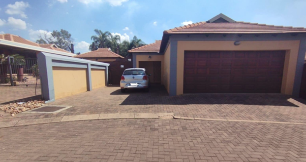 Thato_THT's tweet photo. Beautiful 3-Bedroom house in Secure estate Comfort, Convenience &amp; Peace of Mind in Heatherview, Pretoria Asking Price: R 1 450 000 https://t.co/RrDles8dtQ