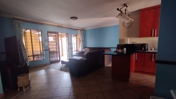 Thato_THT's tweet photo. Beautiful 3-Bedroom house in Secure estate Comfort, Convenience &amp; Peace of Mind in Heatherview, Pretoria Asking Price: R 1 450 000 https://t.co/RrDles8dtQ