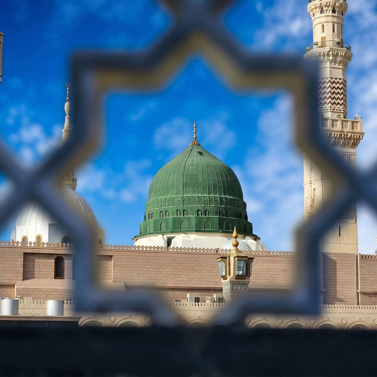 HS0fficial's tweet photo. نظر آتا نہیں کوئی کنارہ یارسول اللہﷺ
ہمیں تو آپ ہی کا ہے سہارا یارسول اللہﷺ https://t.co/Nw3GMh2ORK