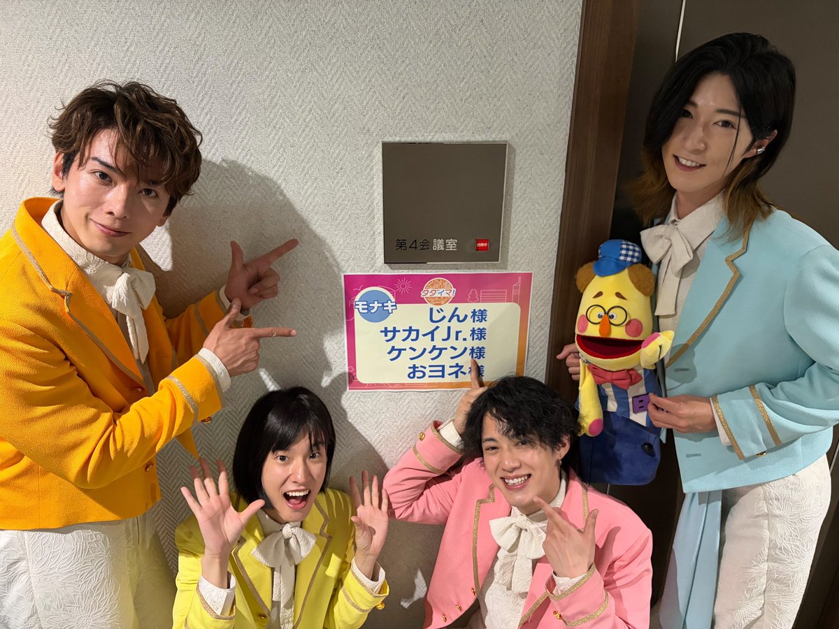 モナキ tweet media
