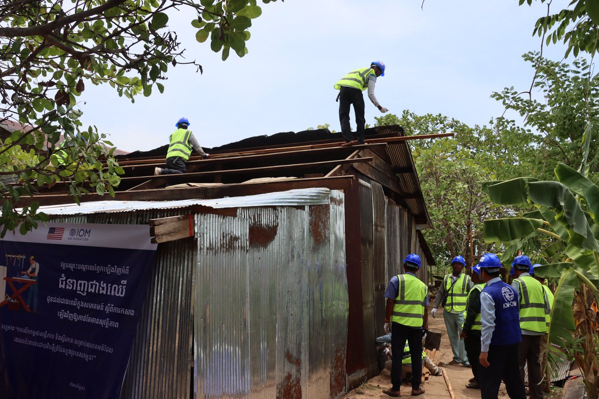 IOMCambodia's tweet photo. “This assistance is timely and supports families’ immediate shelter needs,” said Mr. Kim Chan Panha, Deputy Governor of Preah Vihear. Shelter repair kits are helping families improve safety and living conditions.

#IOMCambodia #HumanitarianAssistance #Migrationmatters https://t.co/vw12GUBHlA