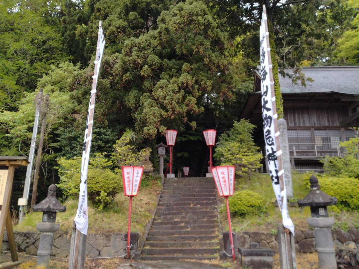 10pluto29's tweet photo. 午前一番に遊佐吹浦の大物忌神社へ。
今日明日祭日で、神輿の準備などなさっていました。
#山形
#大物忌神社 https://t.co/Ou27LgxWpm