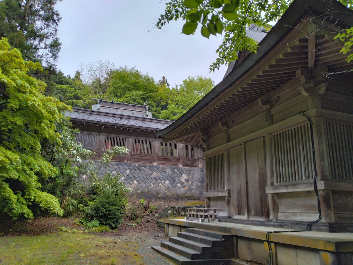 10pluto29's tweet photo. 午前一番に遊佐吹浦の大物忌神社へ。
今日明日祭日で、神輿の準備などなさっていました。
#山形
#大物忌神社 https://t.co/Ou27LgxWpm