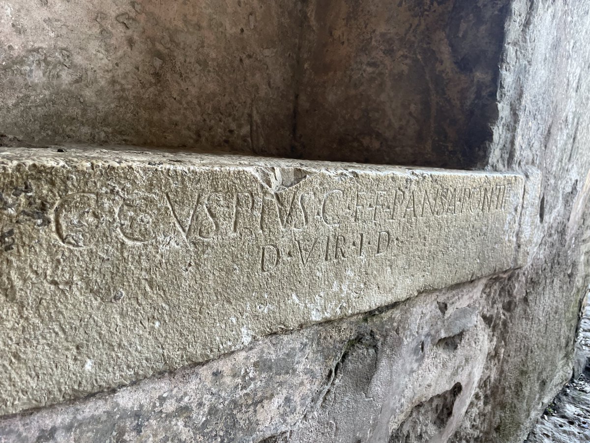 Medieval_Graffi's tweet image. Throwback: historic graffiti in Pompeii #pompeii #ancientgraffiti #medievalgraffiti