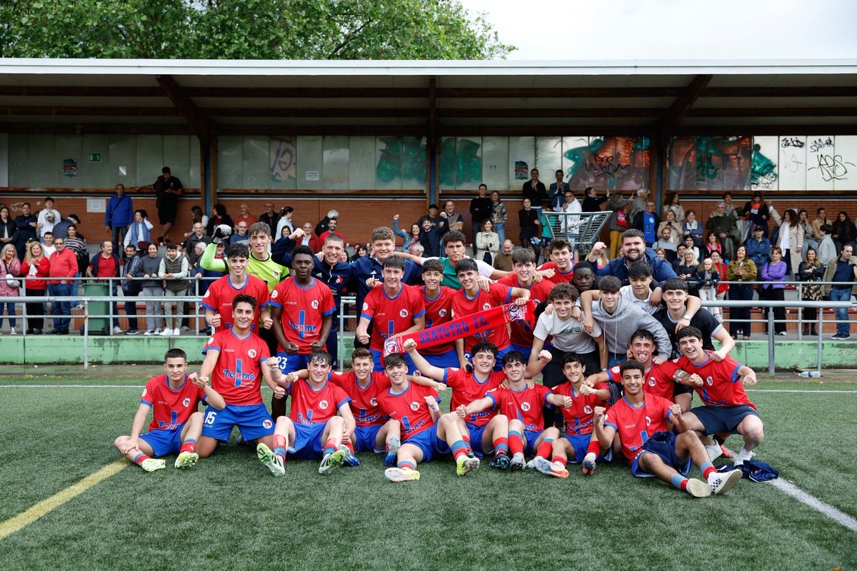 bilbaoinigo21's tweet photo. Bizitza osorako oroitzapena. Mila esker guztioi! 

¡Santutxu es de HONOR! https://t.co/t17OSEpRkz