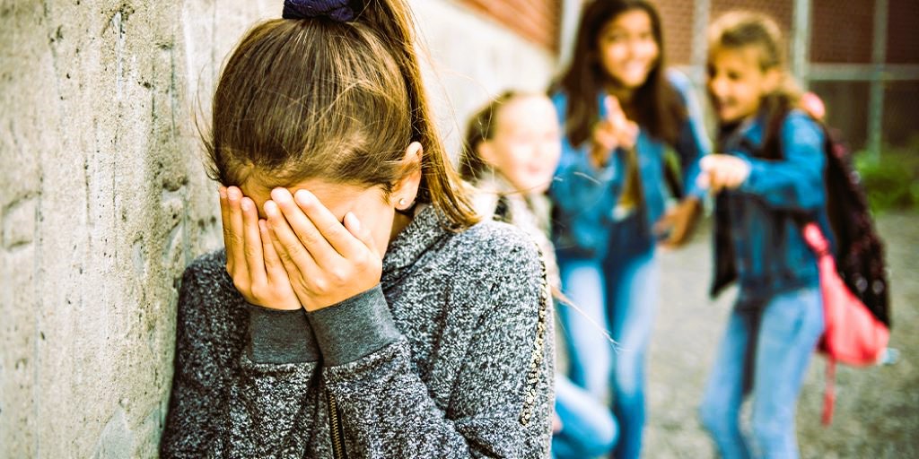 policiademadrid's tweet photo. Si has sufrido o has presenciado #AcosoEscolar, no te calles🛑
El silencio también hace daño💔
La protección de los #Menores y la lucha contra este tipo de acoso es una de nuestras prioridades👮♀️
#AgenteTutor
#DiNoaLAcosoEscolar https://t.co/uFIQv8xPX0