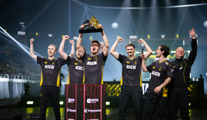 Team Vitality are UNSTOPPABLE 🔥

They just swept NAVI to claim their 5th straight BLAST Rivals title with pure dominance from start to finish. ZywOo was on another level, outclassing everyone in the server.

Is anyone stopping this roster right now? 👀
#CS2 #Esports #BLASTRivals