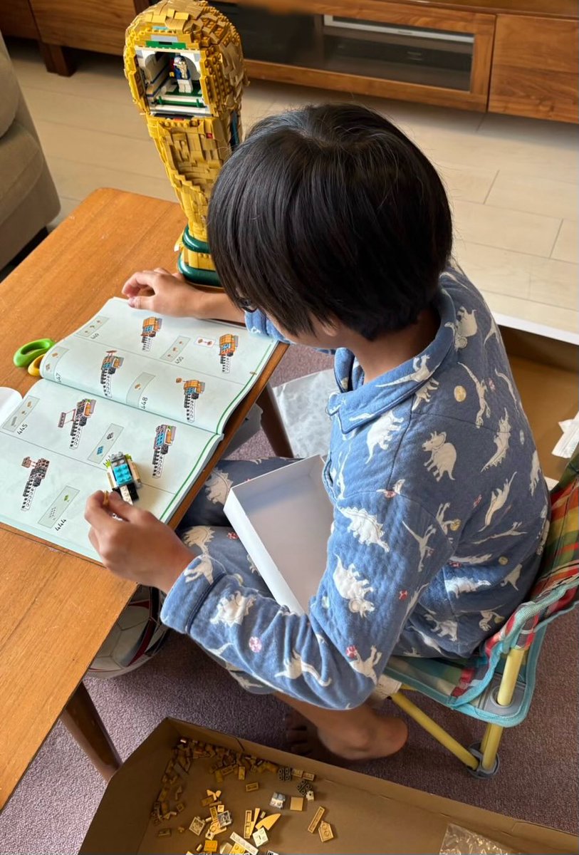 akihironomuraFF's tweet photo. レゴ®エディション FIFAワールドカップ公式トロフィー✨

レゴブロックさんに
プレゼントして頂きました🎁

我が家では次男を中心に
子供だけで2日とちょっとで完成
👏👏👏

作る楽しさと
重厚感、リアリティに
息子たちは大喜び😊
レゴブロックさん
ありがとうございました🙇‍♂️

我が家は、このトロフィーとともに
W杯を観戦します⚽️

#PR

https://t.co/LUKIdzfJlE

@LEGO_Group_JP