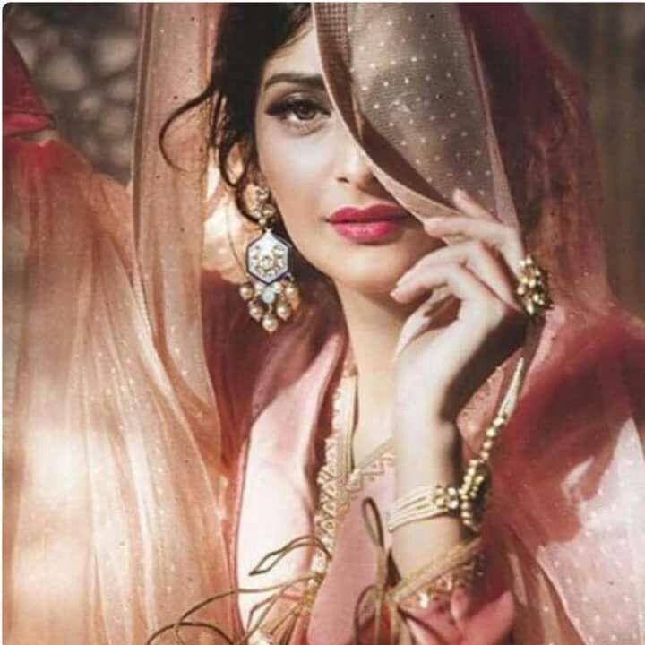 _aisha_192516's tweet photo. मेरी तकमील में शामिल हैं कुछ तेरे भी हिस्से,
हम तुझसे ना मिलते तो____अधूरे रहते...!!!
#bazm
#shayri
#adhureyAlfaz
@_aisha_192516 https://t.co/Kqq4pgth5k