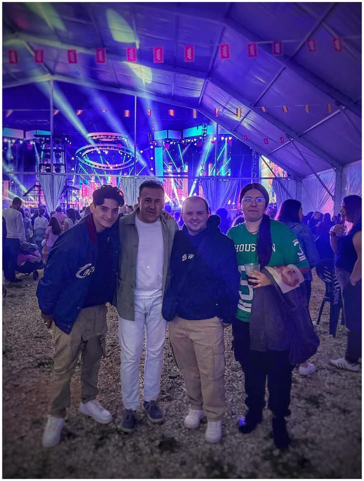 PSOELoeches's tweet photo. ❤️FIN DE SEMANA #loeches | ¡No paramos!
👉Acompañamos a la Hermandad del Santísimo Cristo del Perdón. Gracias por la invitación 🤗
👉Asistimos junto a los vecinos a los eventos de celebración del 2 de mayo🌹
Equipo PSOE Loeches https://t.co/gzjqgFJLR0