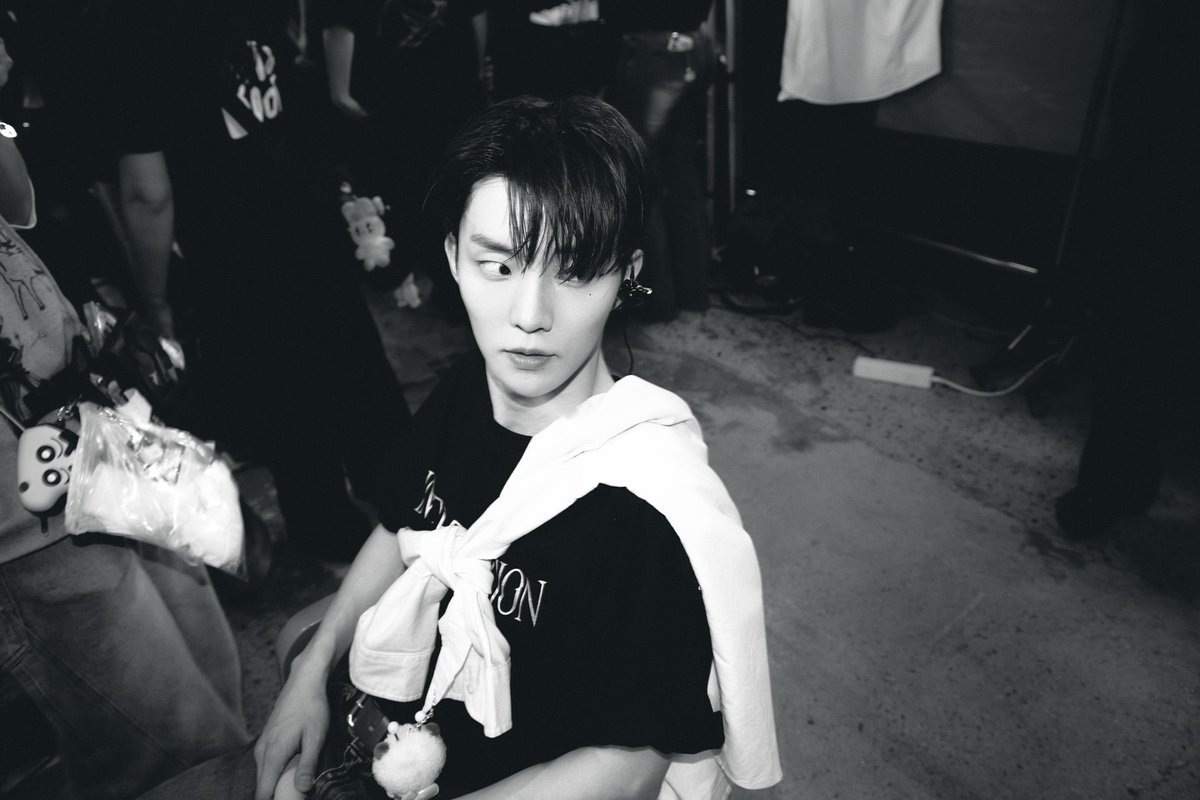 레디 tweet media