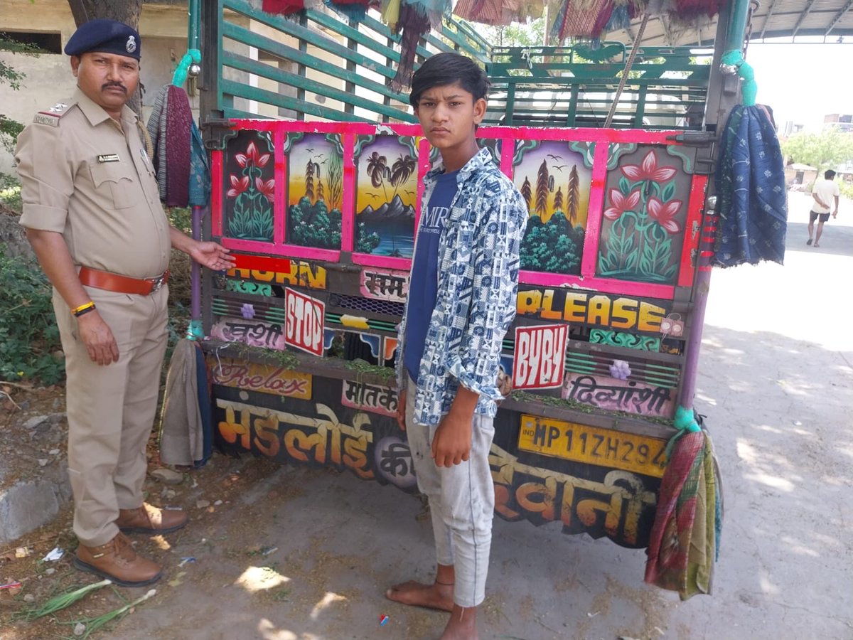 RTOVADODARA's tweet photo. Road safety Program at Vadodara Apmc Market on 7.04.2026 https://t.co/UXatiq9Okz