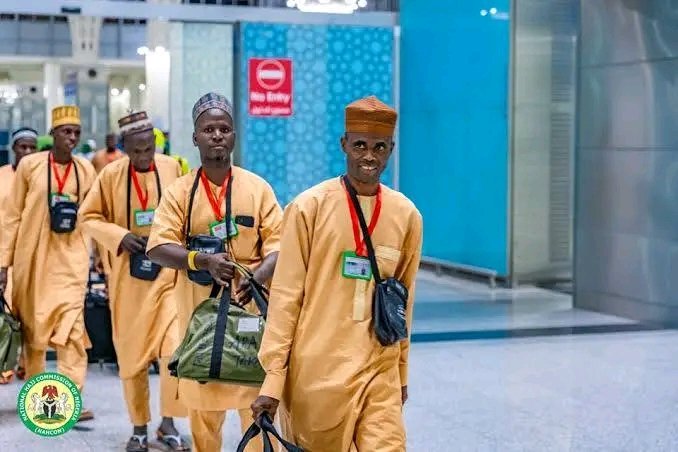 ishaqsamaila5's tweet image. BREAKING: First batch of Nigerian pilgrims lands safely in Madinah 🇸🇦✈️

A smooth takeoff for the 2026 Hajj operations as airlift began on Sunday. Authorities are ensuring the comfort, safety, and welfare of all pilgrims in the Holy Land.

#Hajj2026 #Nigeria #Madinah #HajjUpdate