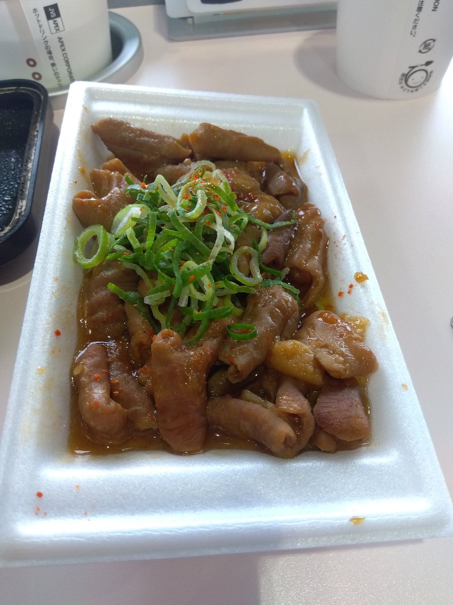 wonders5572's tweet photo. 尼崎から住之江に移動
GWだからかとにかく人が多い
ギリギリ指定席は取れたのでゆったり観戦できます
そして住之江で美味いものといえばこのホルモンです
これで少し早い晩飯をいただきます https://t.co/OTmXGxHWDa