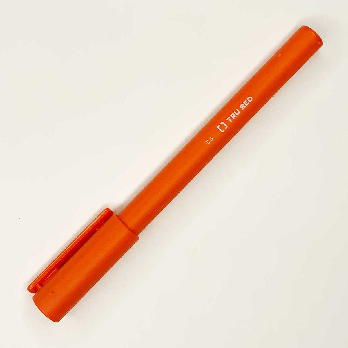 SPINNOVATION_ps's tweet photo. 【✨新商品情報✨】

・TRU RED

ラバーボディのキャップ式ボールペン！
回し込むとより良い質感に変化していきます。ボルテックス改造がおすすめ！ https://t.co/IZ3L7xK2oH