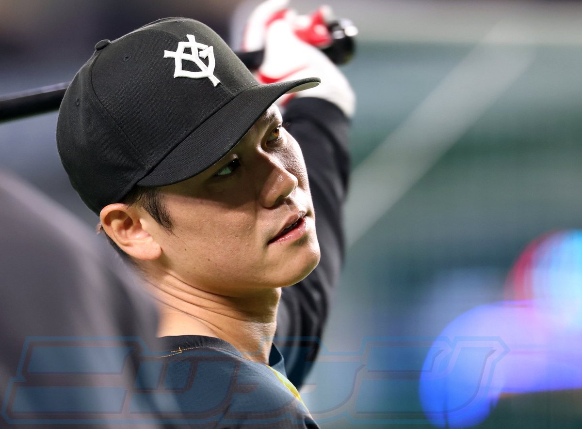 今日のG練習写真館📸】 坂本勇人選手は田中瑛斗投手、中山礼都選手