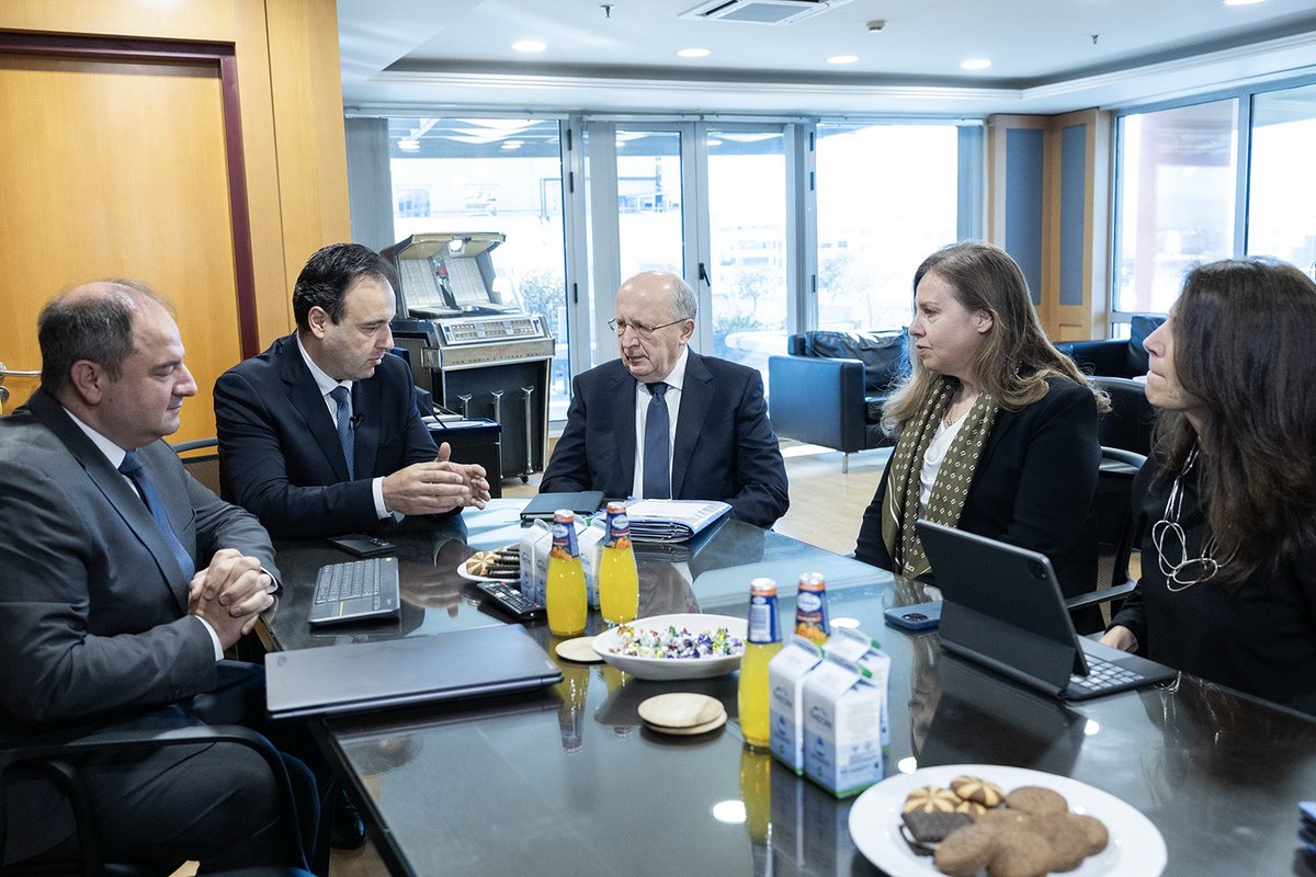 Greece is moving fast ahead in space coupling it with its achievements in the digital domain &amp; giving a great example of benefits for our people, security, growth and jobs. 

With 🇬🇷Minister <a href="/papastergiougr/">Dimitris Papastergiou</a> we discussed how 🇪🇺 can optimise MSs achievements &amp; economies of scale.