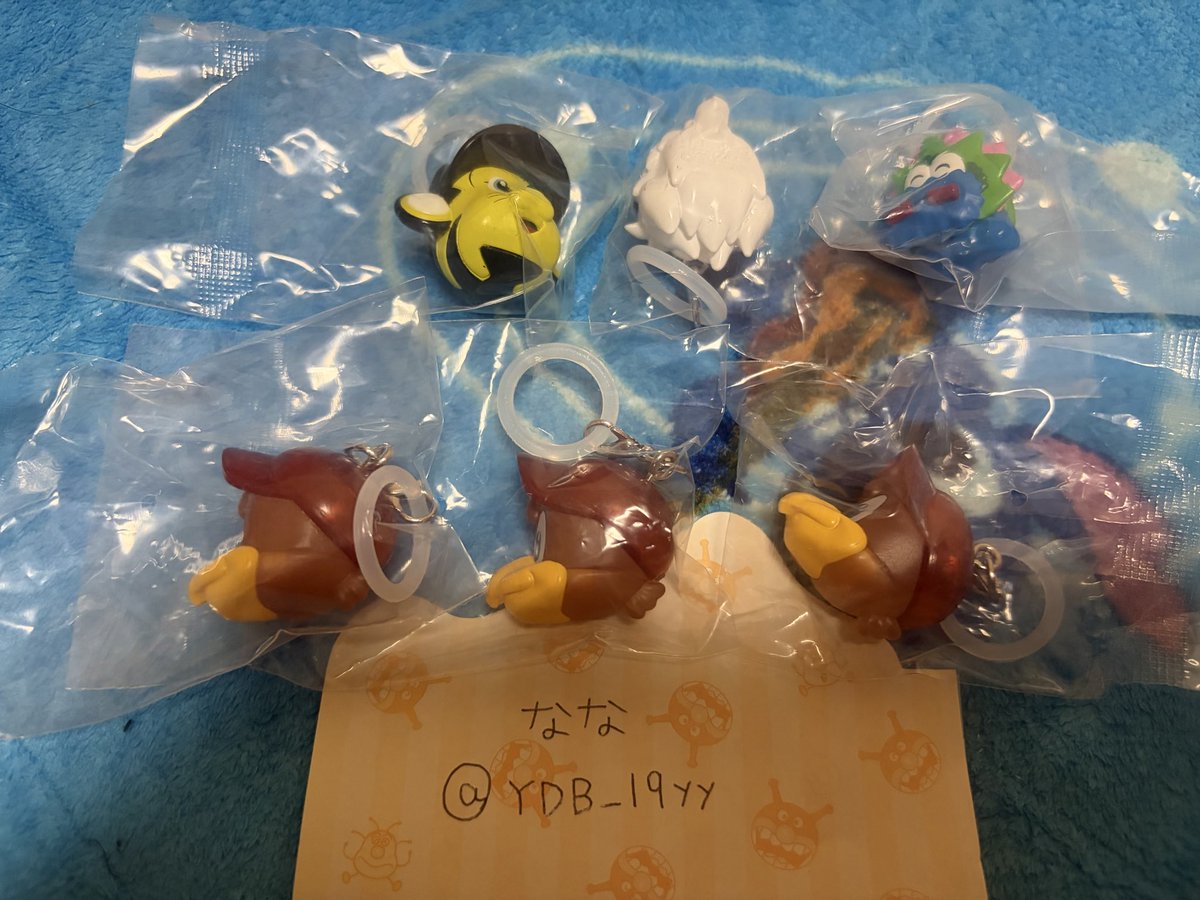 なな tweet media