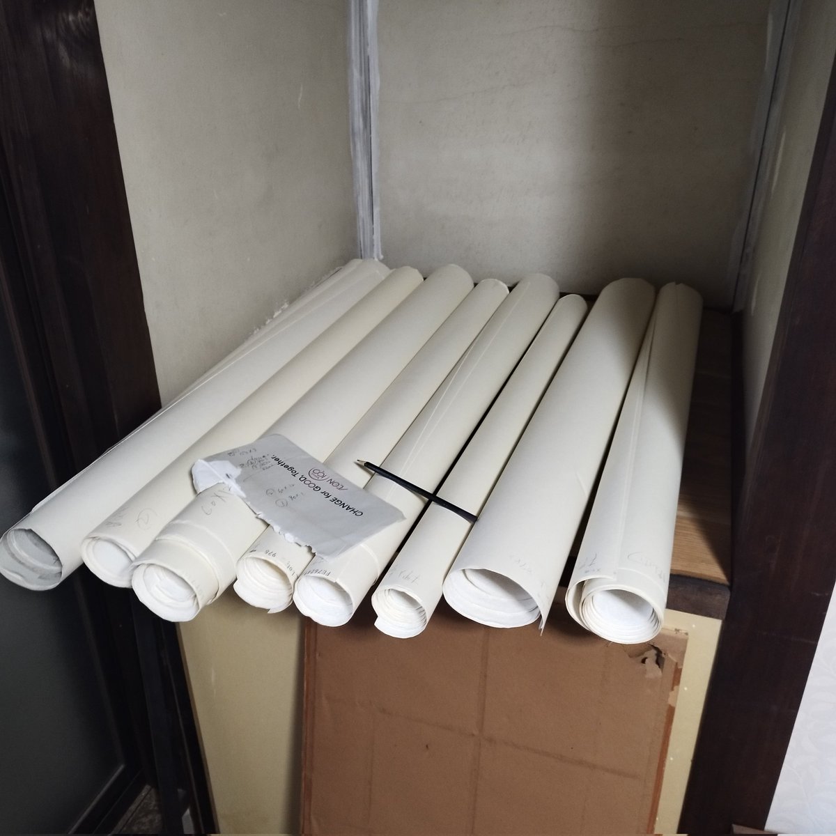 tarou19791118's tweet image. 下準備大変💦

クロス貼るのに事前に、測って切ってと〜モリモリDIY頑張るぞ〜。

最近元気なので着々と作業進んでいて嬉しいです。

元気な時は不動産頑張って、体調不良の時はベッドでゴロゴロしてるので株の売買が進みます🤣

#不動産投資 #築古 #dıy #大家 #物件