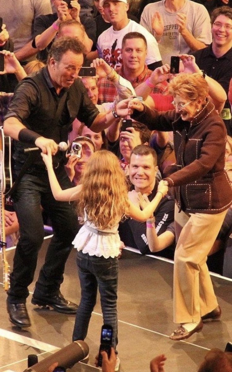 BDoltri's tweet image. Happy Heavenly Birthday Adele Springsteen!!!

❤️🎸🇺🇸🎷🇮🇹❤️🌹🌹🌹❤️
Credit to all 📸

#FromItalyForBruce
#Springsteen
#NoKings
#CavalryIsComing
#BruceSpringsteen
#LOHADT
#4Maggio
#May4st