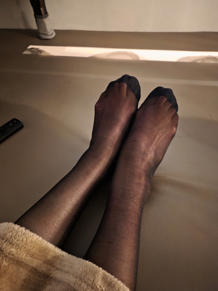 biteukoin19's tweet photo. 오늘(5월4일 12시경) 답십리에서 볼 30대 훈남 초대남 구함 ~같이 방에서 한잔 하면서 분위기 보실분(본인 방은 따로 잡으셔야되요) 우리는 4n초 커플 지인방지차 셀카 디엠 주세요 #초대남 #ㅊㄷㄴ #네토 #왕게임 #남자마사지 https://t.co/zlWC8rrCa6