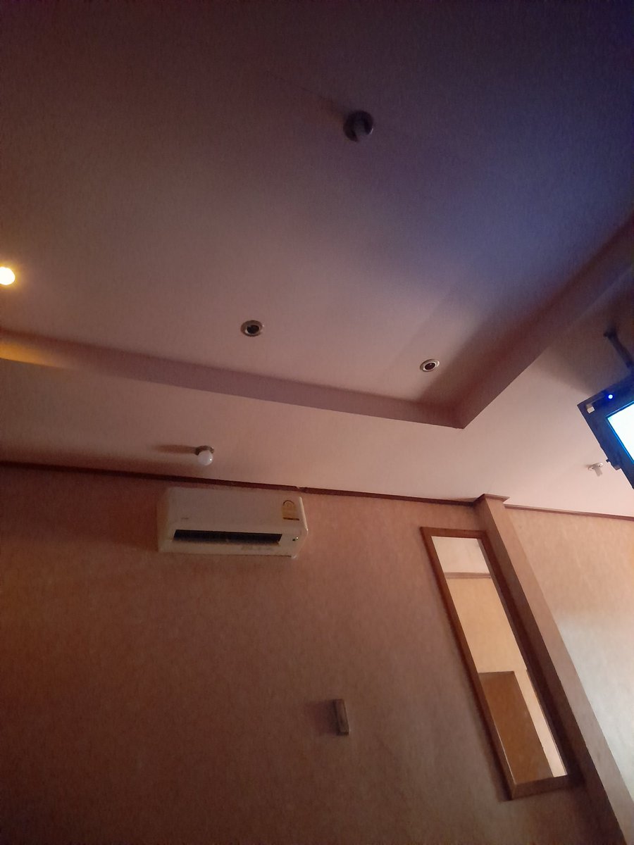 ca24413's tweet photo. นอนคนเดียวเหงาจังใครอยู่ใกล้ๆบ้างน้อ บ้านใหม่รีสอร์ท ศรีสะเกษ https://t.co/M7oDMDJn0k