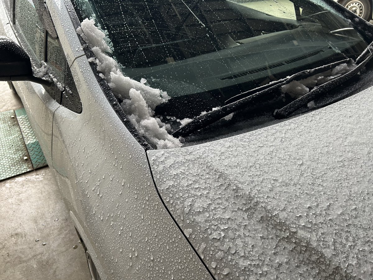 Shirokumatan0's tweet photo. 雪国では5月でも雪降ります https://t.co/tBnp1QFXZ8