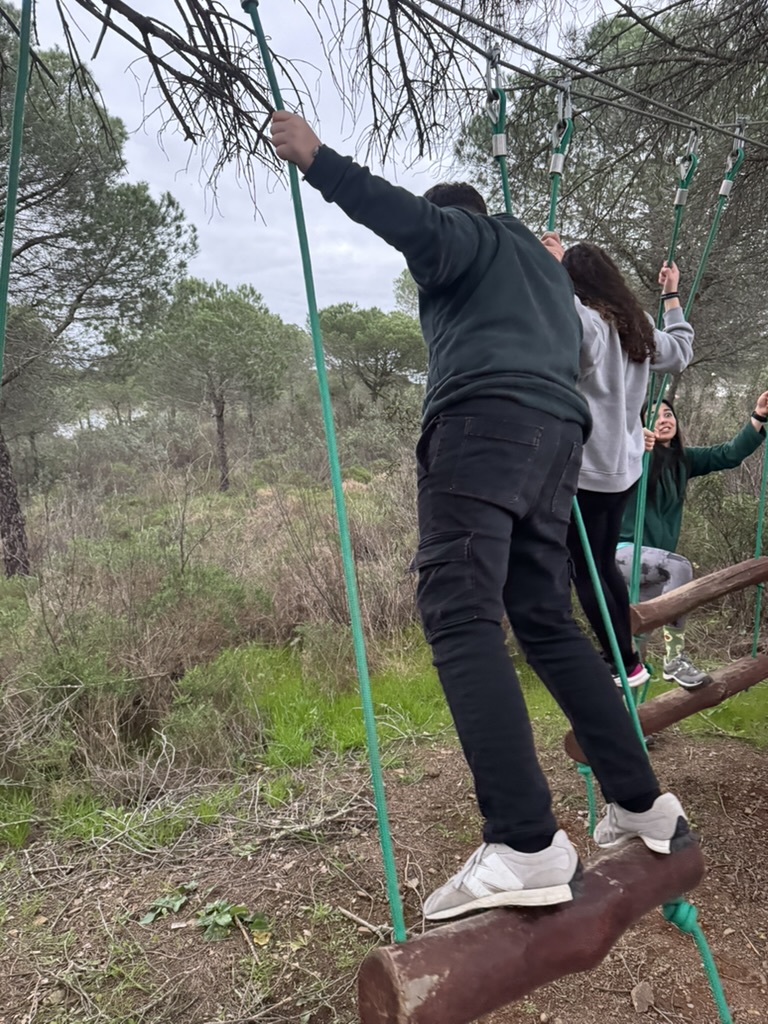 iesdonana's tweet photo. Programa de Competencia Comunicativa en Enseñanza Bilingüe. El alumnado de 1ºESO tuvo la oportunidad de participar en una enriquecedora inmersión lingüística en Waingunga. Dentro de este programa, todo el alumnado de ESO y BTO asistió a al teatro en inglés Only Humans. https://t.co/lGQp6yfWjE