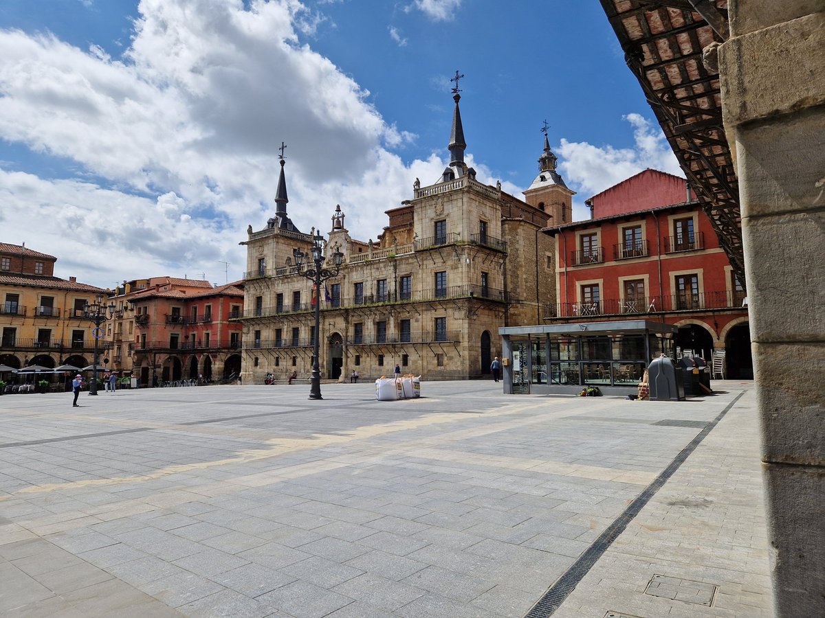 HOTEL INFANTAS LEON tweet media