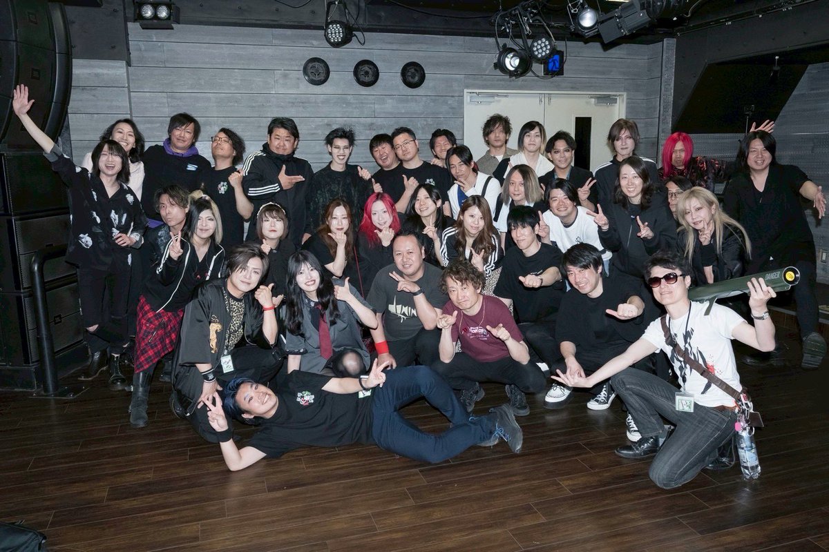 Gの集い　day1
お疲れ様でした！！！

これにてNERDCORESTは休止に入ります
4年間のご愛顧、誠にありがとうございました
お花までいただけて感無量です💐

昨日はいつもより多めにベースを掲げました

ステージから客席の一番奥まで、ありがとうの気持ちを込めて🫶

(続く)

#Gの集い
#NERDCOREST