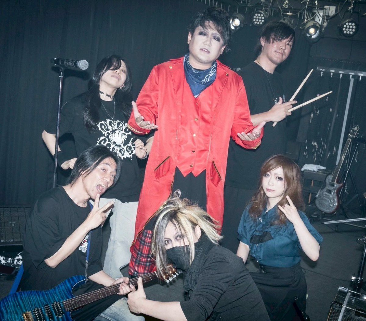 xxx_pnd's tweet photo. Gの集い day1
お疲れ様でした!!!
これにてNERDCORESTは休止に入ります
4年間のご愛顧、誠にありがとうございました
お花までいただけて感無量です💐
昨日はいつもより多めにベースを掲げました
ステージから客席の一番奥まで、ありがとうの気持ちを込めて🫶
(続く)
#Gの集い
#NERDCOREST https://t.co/PIkW3PvQ4U
