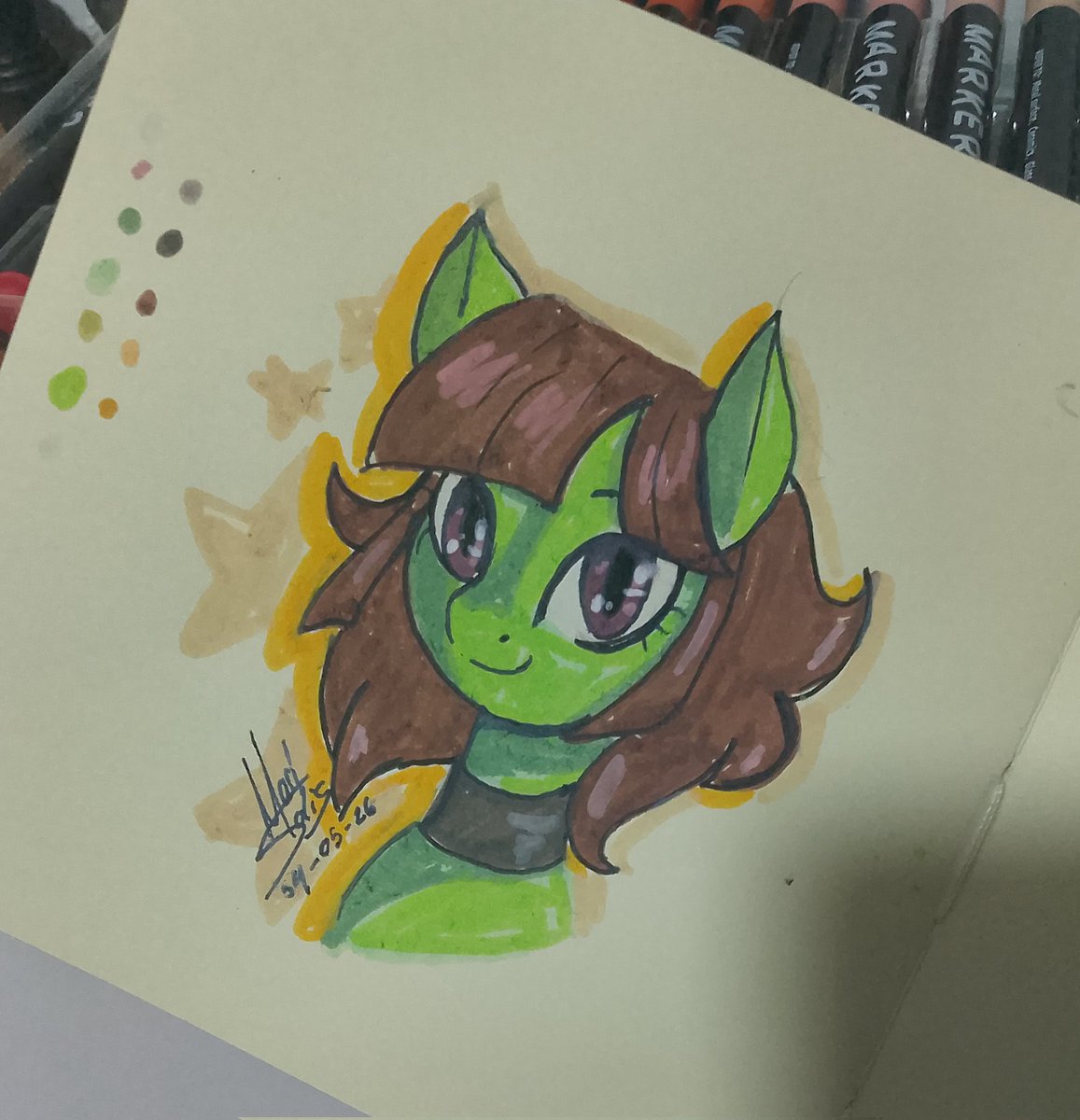 maria_solisxd's tweet photo. Estrenando plumones acrílicos jsjsjs ✨💚 (apenas sé usarlos 🥀)
#mlp #mylittlepony #mlpocs https://t.co/RV5YbpKUl1