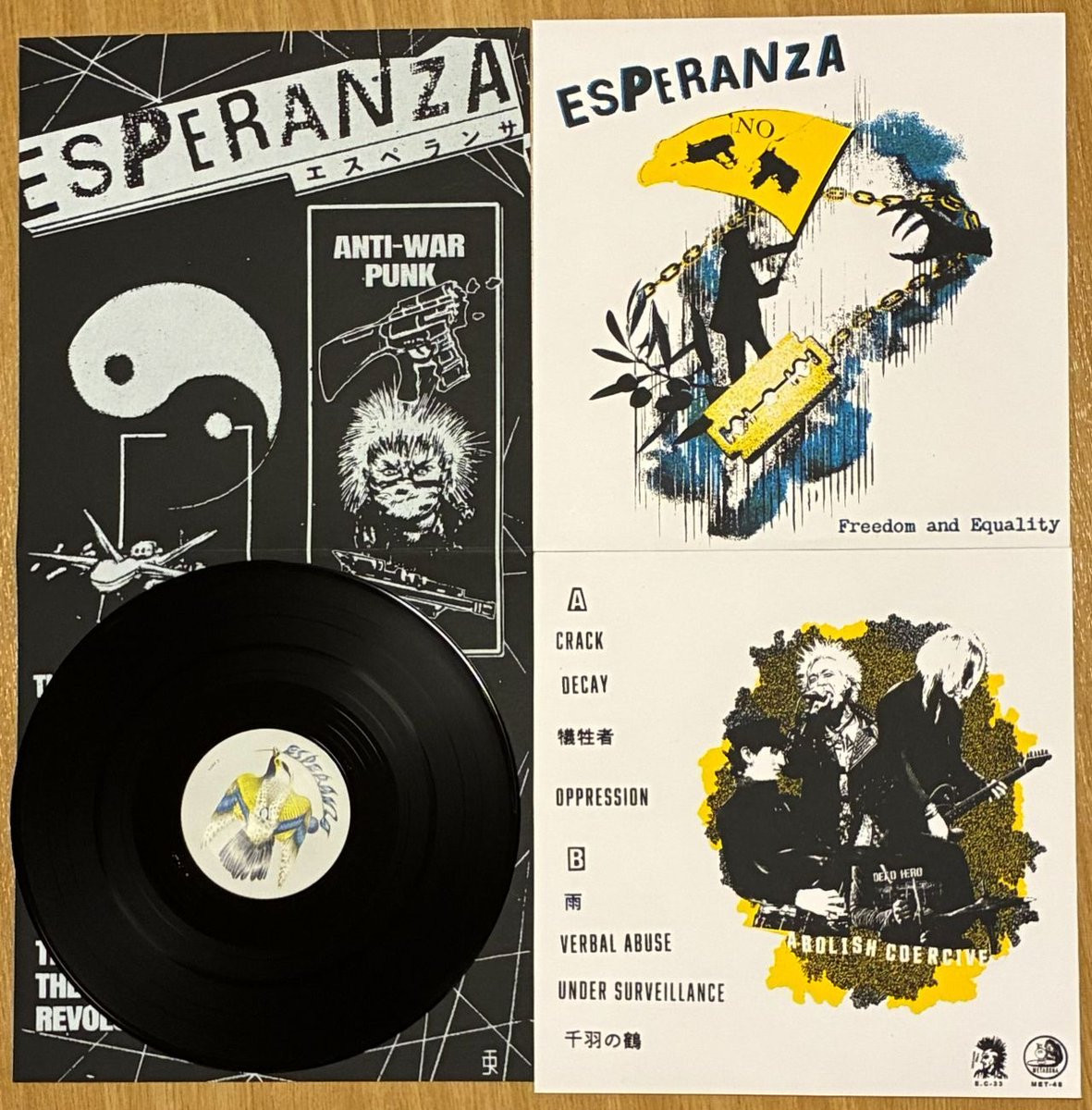 【新入荷】
ESPERANZA / Freedom and Equality (LP)
KOMATSU率いる『ESPERANZA』が新たにGuitar ZEROTSU(ex-POIKKEUS), Bass AZUSA(STAGNATION,C), Drum RAMAN(RAW DISTRACTIONS)の新編成・初単独音源CDが、LPでもリリース！
オールシルクスクリーン仕様の質感も素晴らしい！