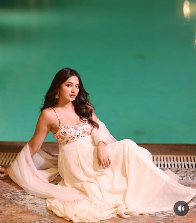 mylove_jiyyya's tweet photo. Queeeeen 🤍👑🥹

#JiyaShankar #JiyaKiJanta https://t.co/SdyiqMKOVx