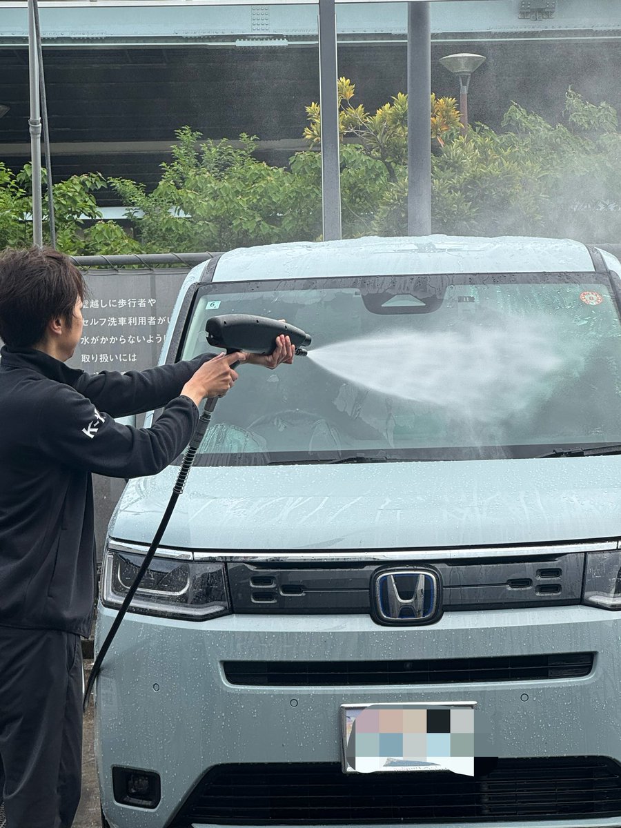 新潟から舞い戻り、お世話になった車をセルフ洗車。スプレー洗車機 