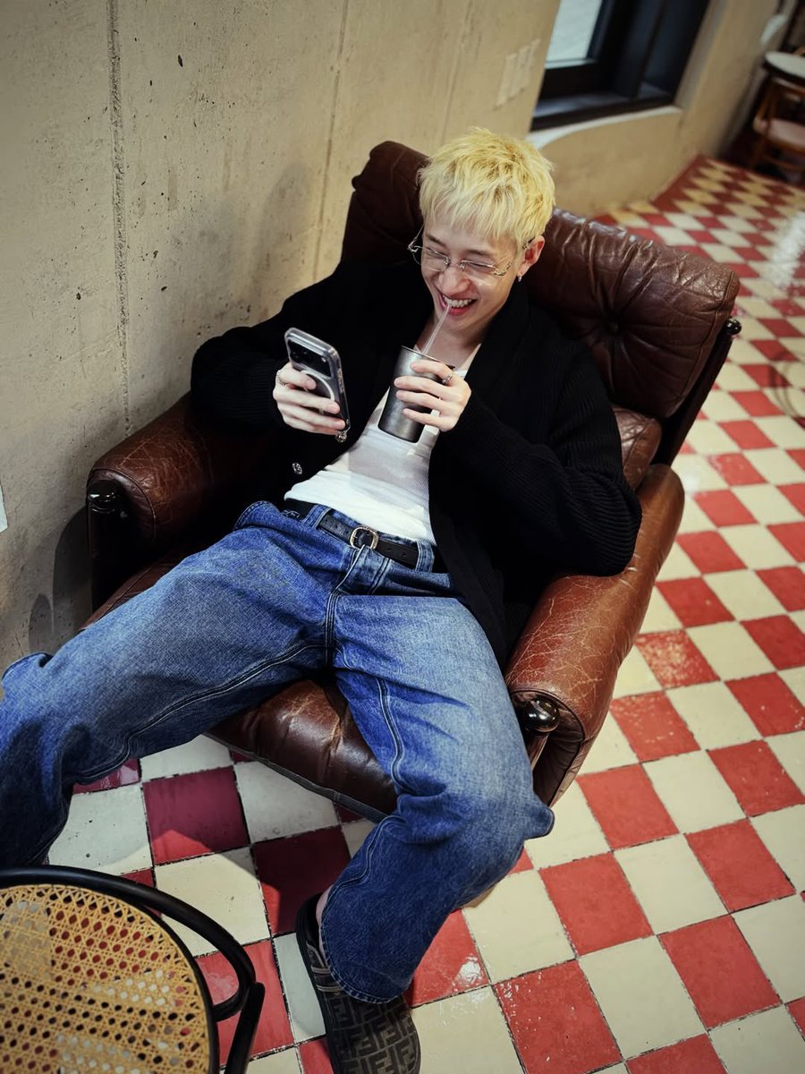 skzitaIia's tweet image. 📸 || STAY!

Aggiornamento di #BangChan su #Instagram!
(@/gnabnahc)

“🎨
#STAY” 

(1/2)

-mary✨
