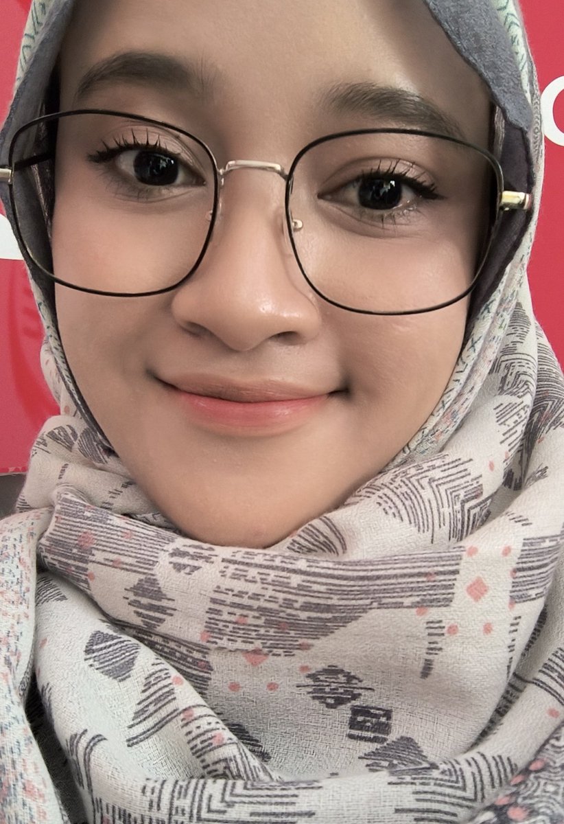 cringemouth's tweet photo. mau up foto sok imut dulu https://t.co/52fhU42Rhe
