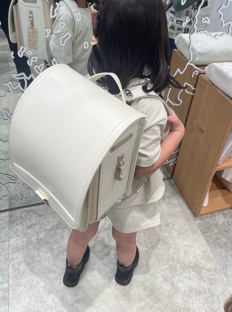 aya_chaka22's tweet image. 次女は如恵留くん推しで、
如恵留くんカラーのランドセル選びました🤍
かわいすぎる〜🫶🏻🤍
#travisjapan #如恵留 くん
#noel
