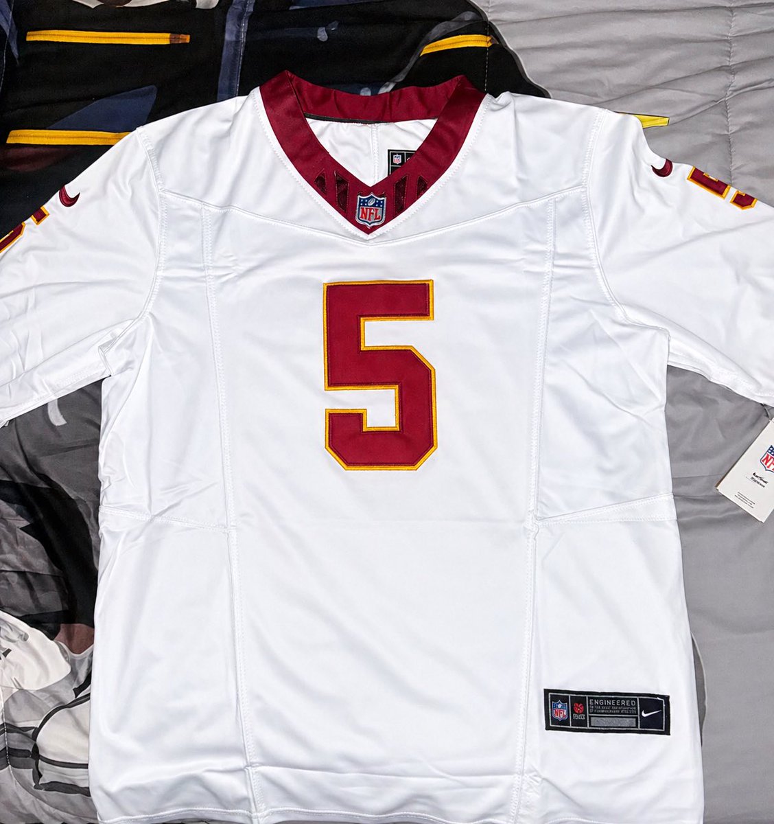 NBSportAddicts's tweet image. THE NEW ERA IN CLASSIC WHITE. 🏈🤍
The franchise savior meets the ultimate vintage aesthetic.
Highly limited stock. Rep the new QB1 in pure, classic Washington streetwear heat.
🔥 Secure yours NOW: nebnation.com/products/j65gy…
#JaydenDaniels #WashingtonCommanders #Commanders