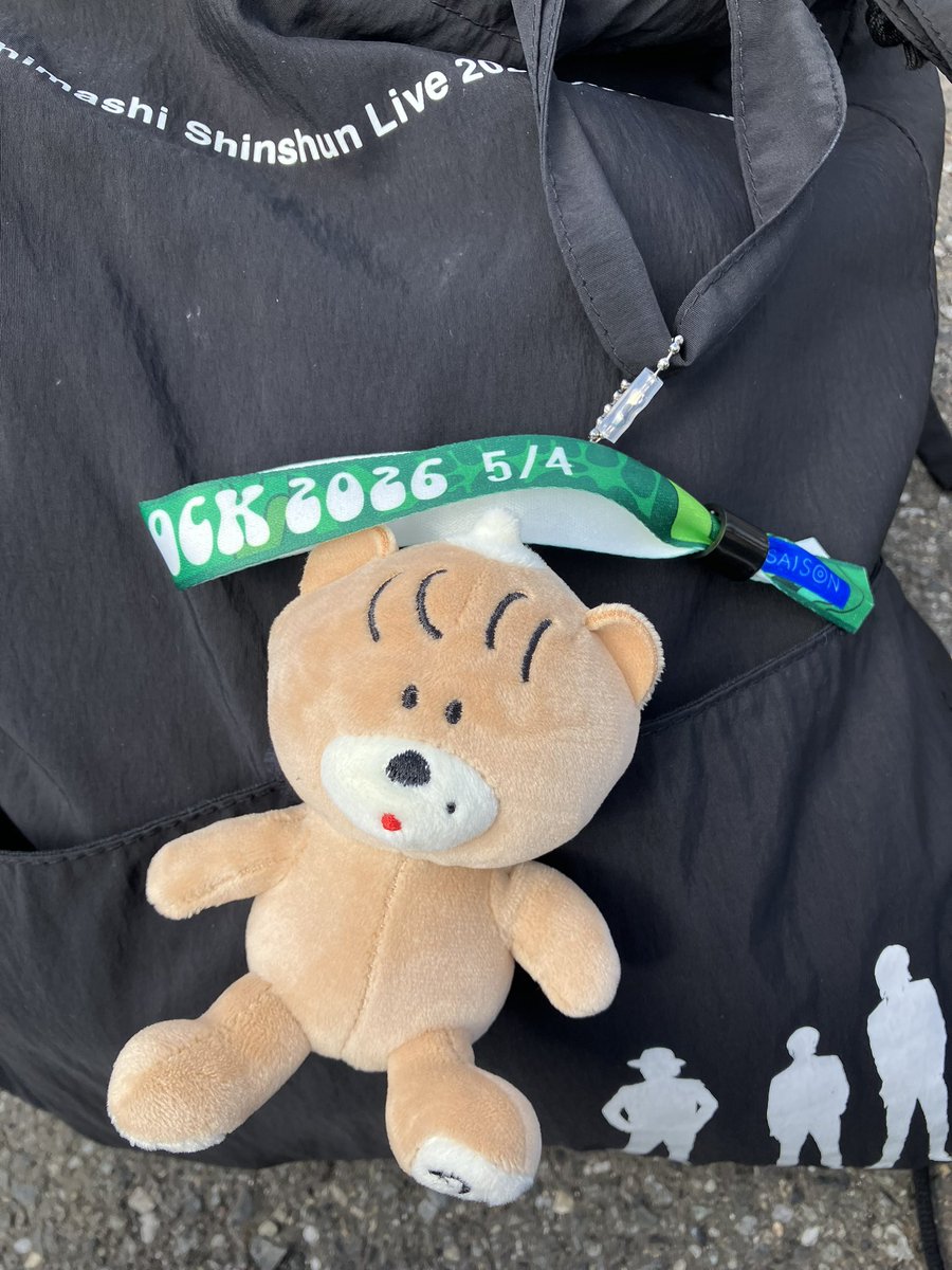 akune777's tweet photo. VIBALA ROCK 2026 in埼玉スタジアム2002周辺野外に行って来た🎸
エレカシ宮本とあいみょん目当てで昼過ぎから参戦！それぞれ1時間前に場所取り待機してまあまあ前方で観れた☺️天気も良くフェス日和でした☀️

#VIBALA
#宮本浩次
#あいみょん https://t.co/UQWI742gl3